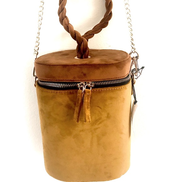 Handbags - NWT Vintage inspired Fawn Gold Velvet bucket purse